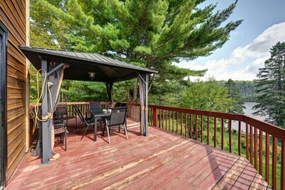 Family Chalet on Silver Lake 1 hour from Montreal