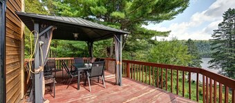 Family Chalet on Silver Lake 1 hour from Montreal