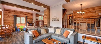 Family Chalet on Silver Lake 1 hour from Montreal
