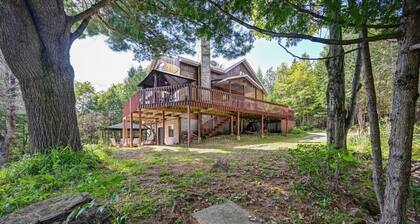 Family Chalet on Silver Lake 1 hour from Montreal