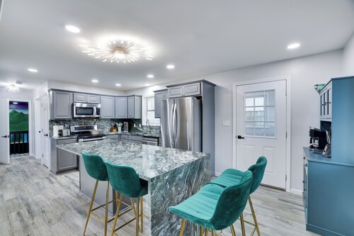 Pocono Mountain Escape - Brand New 11 bed/4 bath luxury home, centrally located.