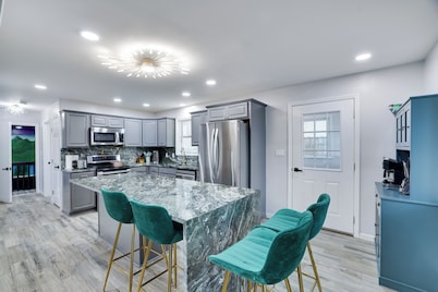 Pocono Mountain Escape - Brand New 11 bed/4 bath luxury home, centrally located.