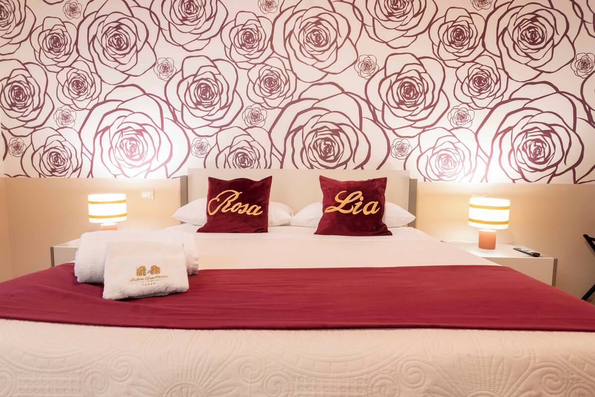 Quarto casal superior | Roupas de cama premium, edredons de pluma, frigobar, cofres nos quartos