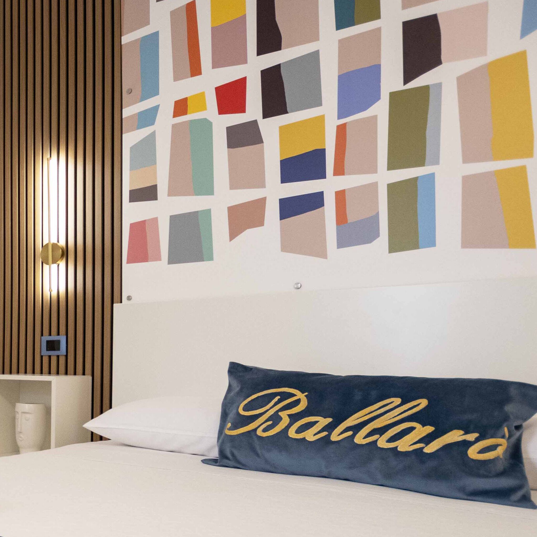 Doppia Deluxe, vista cortile | Biancheria da letto di alta qualità, copriletto in piuma, minibar