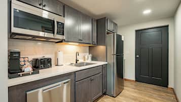 Fridge, microwave, stovetop, dishwasher