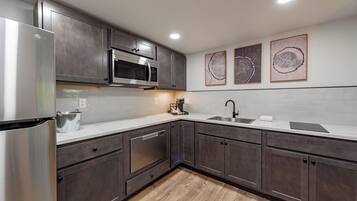 Fridge, microwave, stovetop, dishwasher