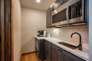 Fridge, microwave, dishwasher, coffee/tea maker