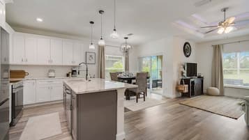 ثلاجة، ميكروويف، فرن، موقد طهي مسطح