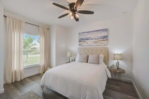 6 bedrooms, desk, iron/ironing board, travel crib