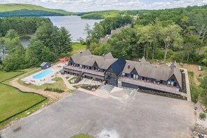 Exterior - Cove Creek Lodge: 206 Standard King Room (Oakland)