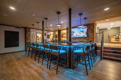 Cove Creek Lodge 208: Accessible King Room ADA