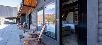 Cove Creek Lodge: 210 Standard Double Queen Fireplace Room