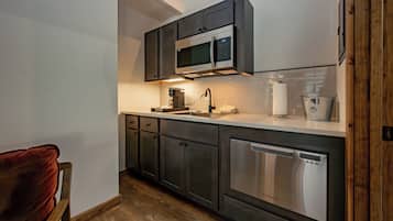 Microwave, dishwasher, coffee/tea maker, cookware/dishes/utensils