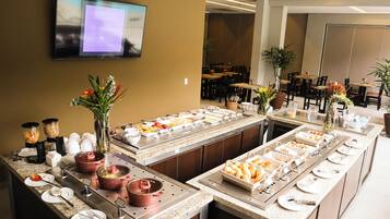 Free daily buffet breakfast