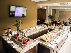Desayuno bufé gratuito y diario