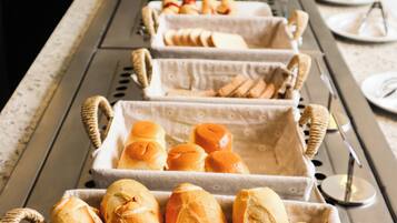 Café da manhã com buffet grátis todos os dias