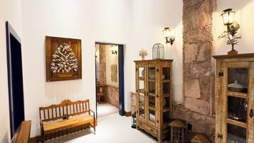 Comfort Room | Living area