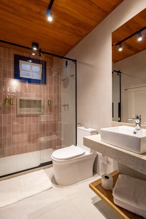 Deluxe Room | Bathroom