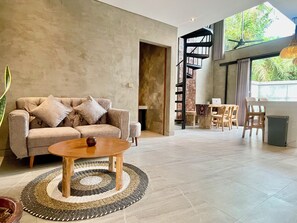 Villa | Salle de séjour | Télévision de 25 pouces avec chaînes par satellite