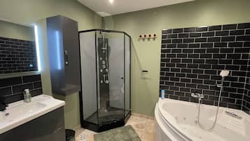 Jetted tub, hair dryer, towels, soap