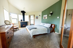 A bedroom with a bed, dresser, and a fireplace. - Cosmic Cabin at Devil's Thumb 15mins from Winter Park (Fraser)