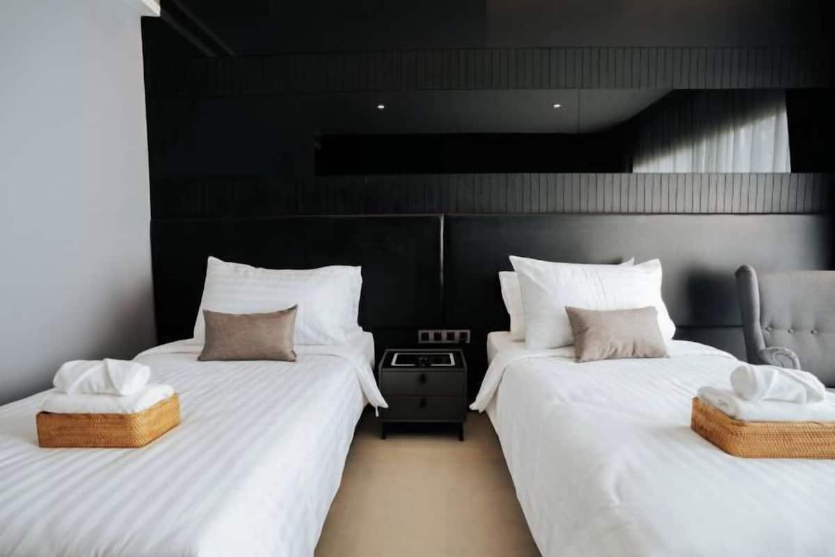 Free minibar, in-room safe, desk, free WiFi