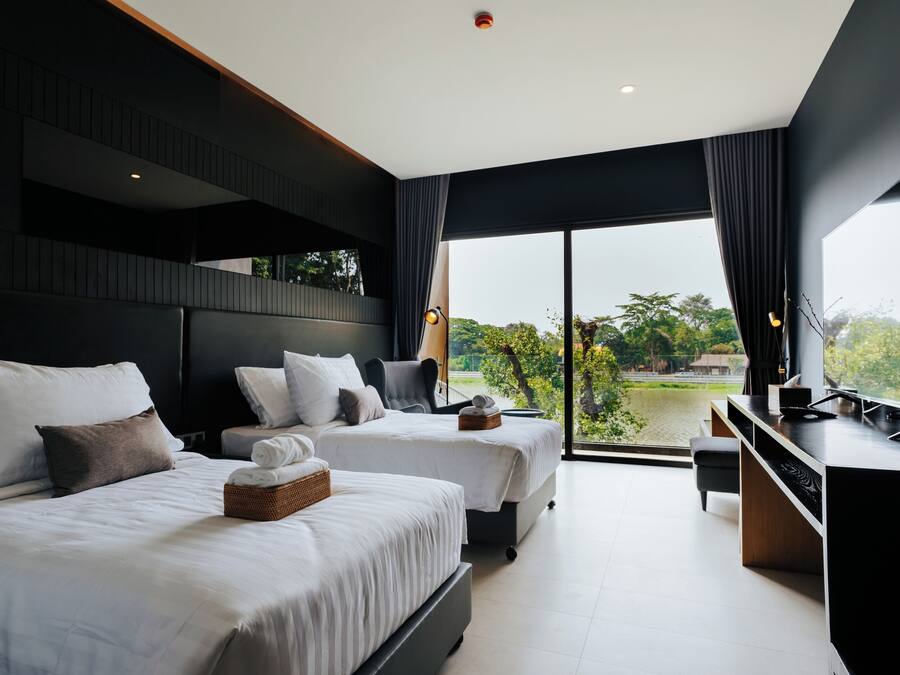 Quarto duplo superior, sacada, vista para o rio | Cofres nos quartos, escrivaninha, Wi-Fi de cortesia, roupa de cama