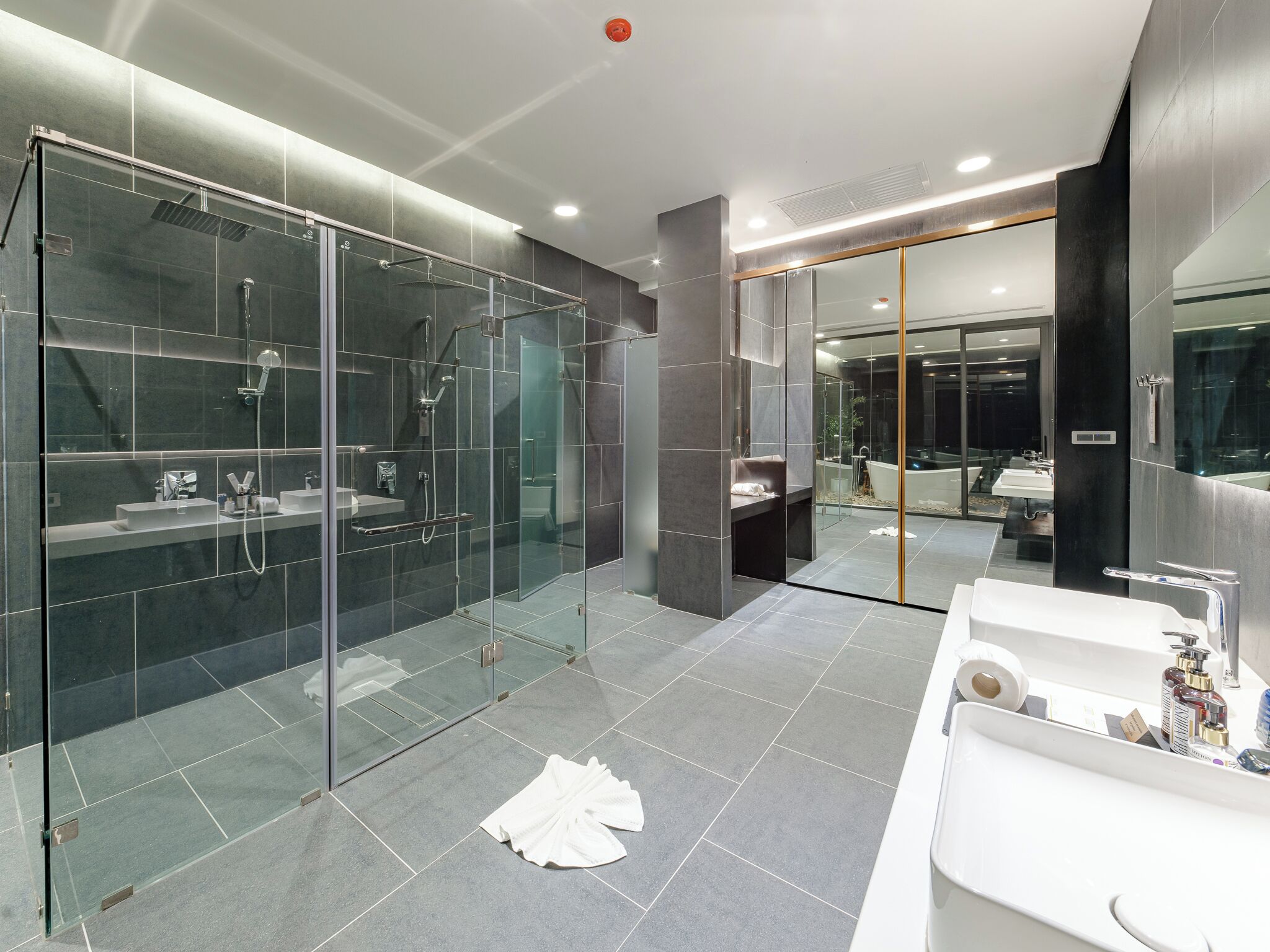 Junior Double Room, 1 King Bed, River View | Bathroom | Free toiletries, hair dryer, slippers, bidet