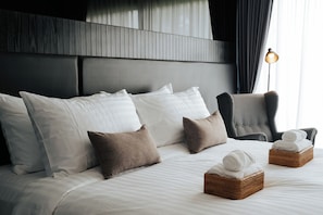 Superior Double Room, Balcony, River View | In-room safe, desk, free WiFi, bed sheets
