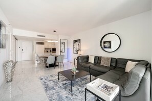 Living area - ICON W BRICKELL CHARMING OCEAN VIEW 2BR/1BA #2709 (Miami)