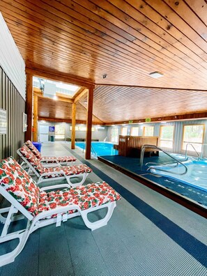 Piscine couverte, piscine extérieure