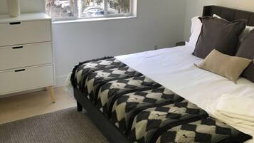 3 bedrooms, desk, iron/ironing board, WiFi