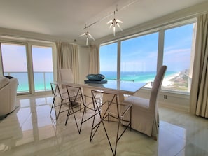 Apartment (Beachside II 4365) | Dining