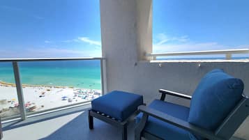 Apartemen (Beachside II 4324) | Balkon