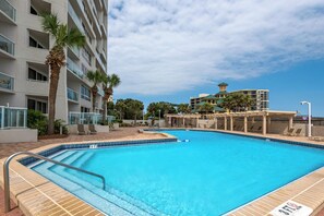 Piscina a l'aire lliure i piscina climatitzada 
