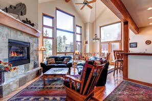 TV, fireplace - Escape to Luxury Stunning Private Home with HOTTUB & Breathtaking Views CROSS (Breckenridge)
