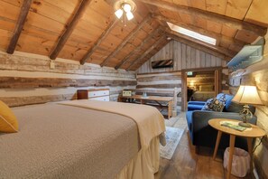 2 bedrooms, WiFi, bed sheets - Creekside historic log cabin w/ modern amenities at historic Wade's Mill (Raphine)