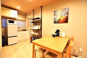 豪華獨棟房屋, 2 間臥 室, 非吸煙房, 簡易廚房 | 起居區 | 50-吋智慧型電視、有線頻道、壁爐