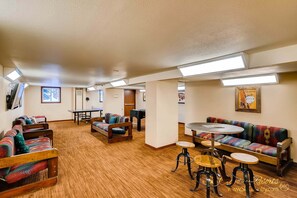 Games room - Budget-Friendly Top Floor Unit in Downtown - Walk to Shopping/Dining | PM7B (Breckenridge)