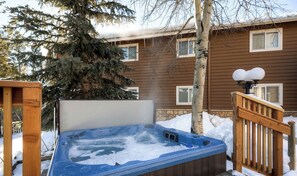 Outdoor spa tub - Bright & Airy Corner Unit, Recently Updated. Perfect Mountain Retreat | PM8C (Breckenridge)