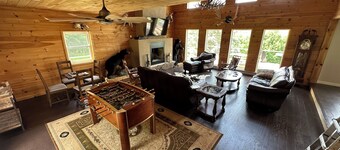 Cozy 4-bedroom home in delightful East Meredith with AC, WiFi