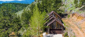 Beautiful Adult Themed Mountain house with WiFi in Idaho Springs