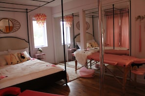 4 chambres, fer et planche à repasser, accès au Wi-Fi (inclus)