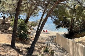 Plage, chaises longues