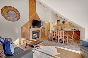 TV, fireplace