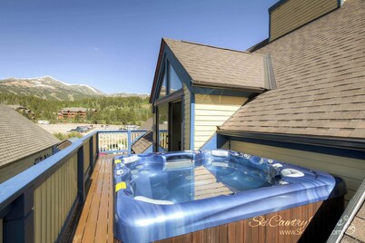 Unbelievable Downtown, Walk Everywhere. Pet Friendly! Private Hot Tub! SCC4