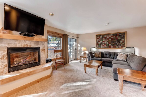 TV, fireplace