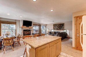 Televisión, chimenea