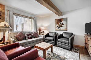 TV, fireplace - Homey Condo with Cabin vibe, Steps from Slopes. Downtown. Heated Pool TBNA1 (Breckenridge)