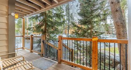 Homey Condo with Cabin vibe, Steps from Slopes. Downtown. Heated Pool TBNA1